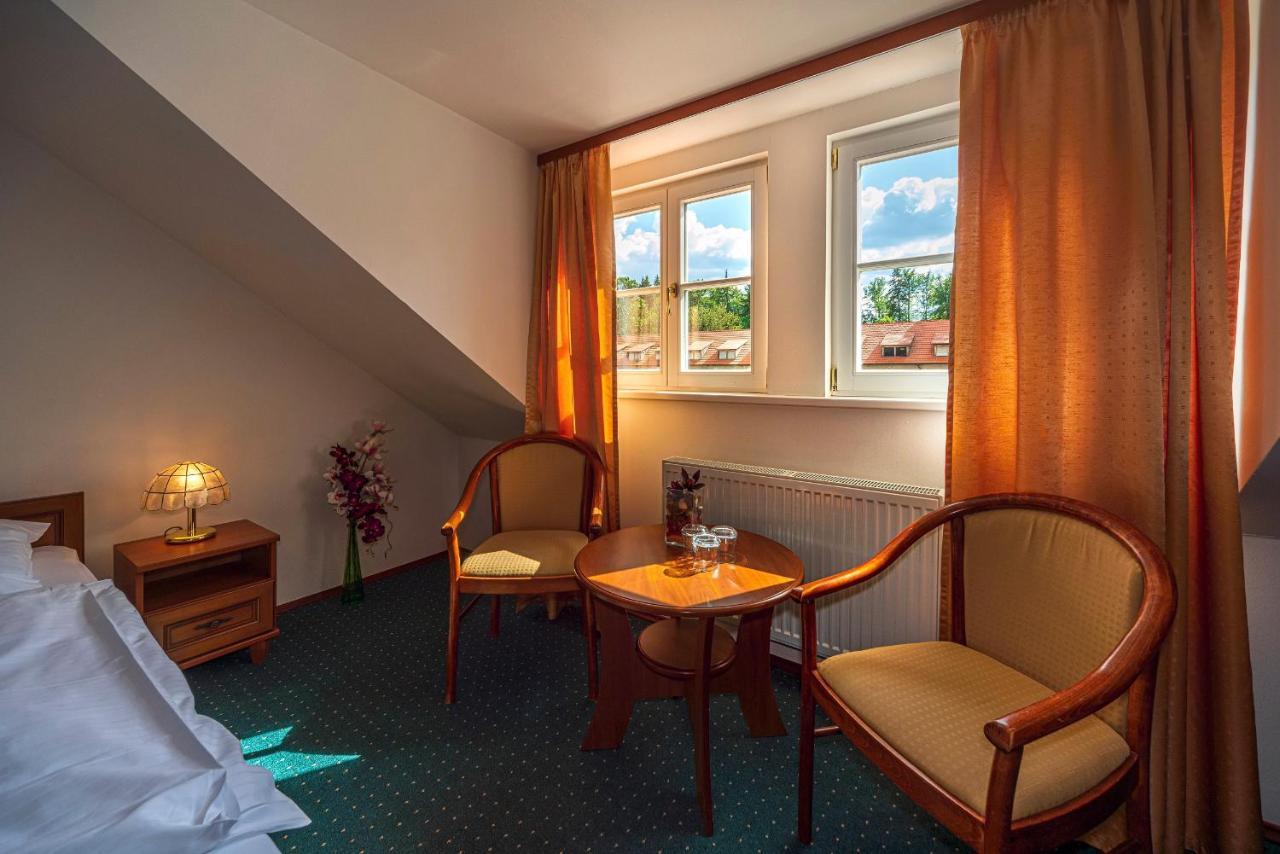 Zamecky Hotel Metternich Velka Hledsebe Εξωτερικό φωτογραφία